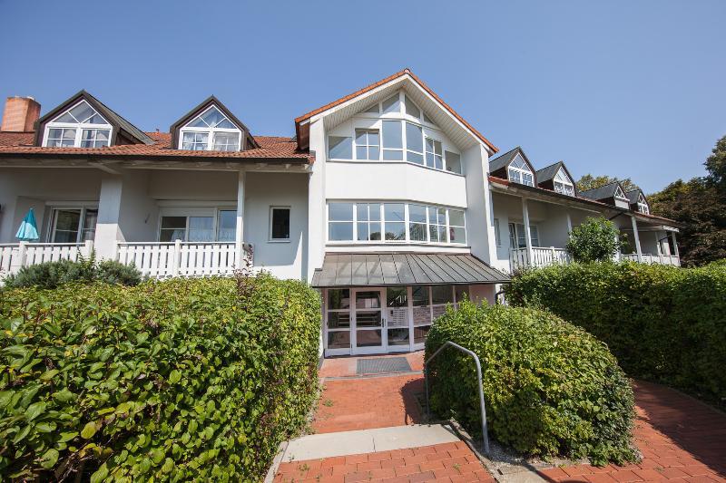 Herrlich gelegene 2-Zimmer Eigentumswohnung! Tiefgarage + Balkon + Möbel!, 96476 Bad Rodach, Etagenwohnung