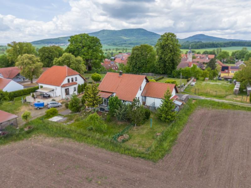 Solides Einfamilienhaus in herrlicher Ortsrandlage, ideal für eine Famillie!, 98630 Römhild, Einfamilienhaus