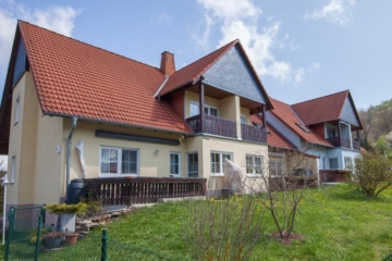 Preisgünstig, gut vermietet und umfassend renoviert! 2-Zimmer ETW in sonniger Ortsrandlage!, 98646 Hildburghausen, Wohnung