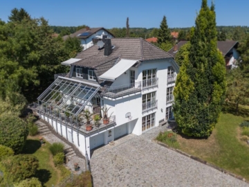 Exklusives Familienhaus mit herrlichem Fernblick in ruhiger Wohnlage!, 96476 Bad Rodach, Einfamilienhaus