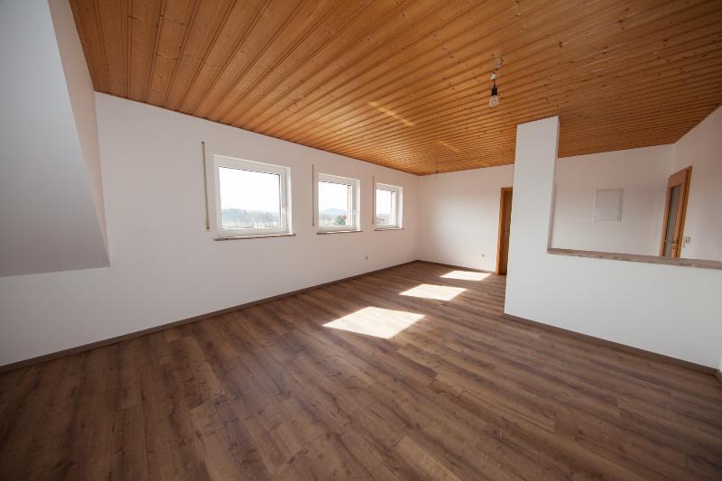 Beste Lage! Kernsanierte 3-Zimmer Mietwohnung, inkl. Einbauküche!, 96476 Bad Rodach, Dachgeschosswohnung
