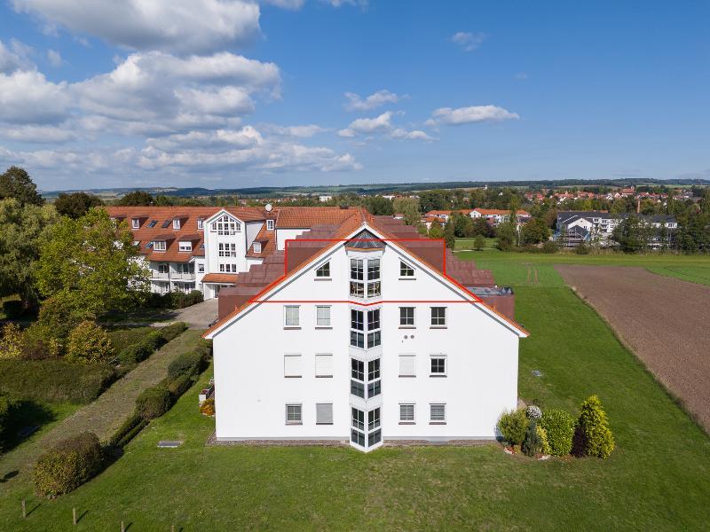 Gepflegte 2-Zimmer Eigentumswohnung mit Blick auf Felder und Wiesen!, 96476 Bad Rodach, Dachgeschosswohnung