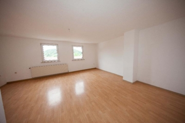 Großzügige 5-Zimmer Wohnung in zentraler Lage von Hildburghausen, 98646 Hildburghausen, Dachgeschosswohnung