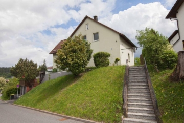 Renoviertes Einfamiilienhaus in herrlicher Wohnlage zu vermieten!, 96472 Rödental, Einfamilienhaus