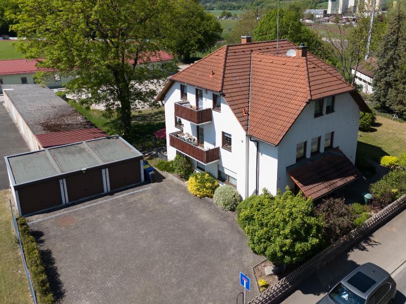 Voll vermietetes Mehrfamilienhaus, solide Bauweise, umfangreich saniert, stabile Mieterstruktur!, 98660 Themar, Haus