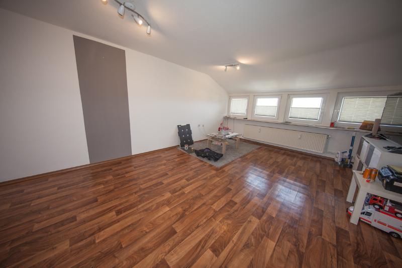 Gut geschnittene 2-Zimmer Wohnung, frei ab 01.09. oder nach Vereinbarung!, 96476 Bad Rodach, Dachgeschosswohnung