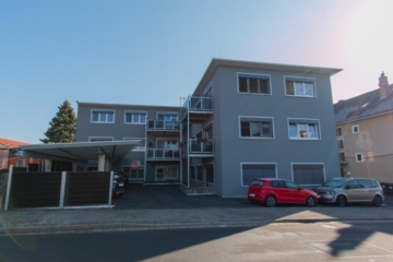 Neuwertig und großzügige 4-Zimmer Wohnung mit Balkon und Carport!, 96476 Bad Rodach, Wohnung