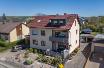 3-Famillienhaus fortlaufend renoviert, ideal für Selbstnutzer oder Investoren!, 98646 Meeder, Haus