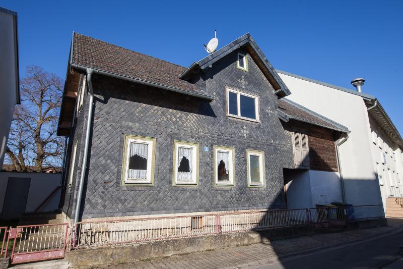 Handwerker Haus in ruhiger Lage von Meeder, nur wenige Fahrminuten von Coburg entfernt!, 98646 Meeder, Einfamilienhaus
