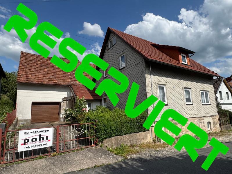 Preisgünstiges Einfamilienhaus in guter Wohnlage von Eisfeld + Garten + Garage!, 98673 Eisfeld, Einfamilienhaus