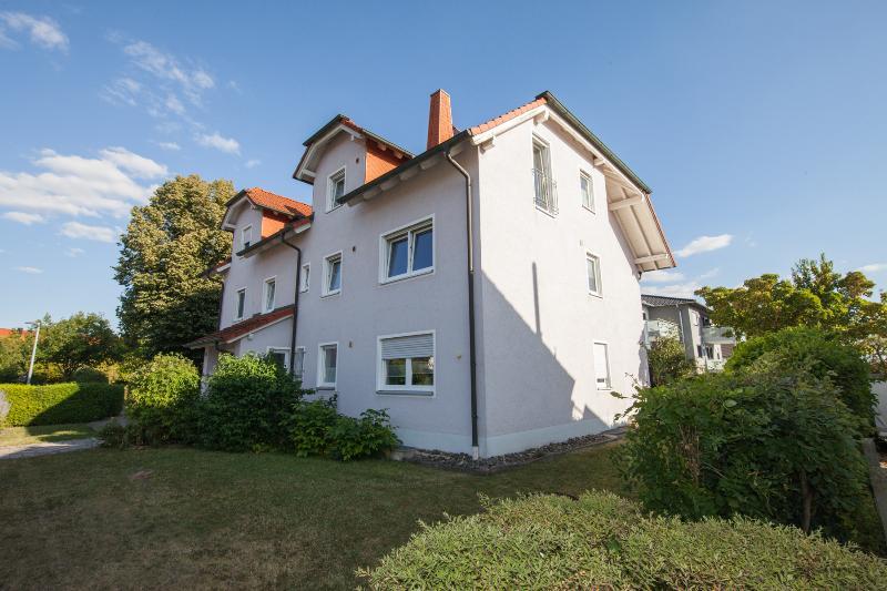Neu renovierte 3-Zimmer Mietwohnung in beliebter Wohnlage! Balkon + Keller +Garage + EBK!, 96476 Bad Rodach, Wohnung