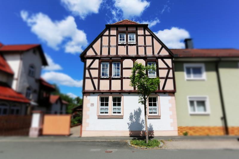 PREIS REDUZIERT! Einfamilienhaus in bester Lage, nur wenige Schritte vom Stadtzentrum entfernt!, 96476 Bad Rodach, Einfamilienhaus