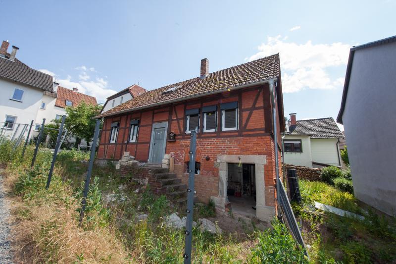 PREIS GESENKT! Handwerkerhaus in ruhiger Wohnlage von Cortendorf zu verkaufen!, 96450 Coburg, Haus