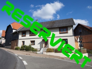 Charmantes Einfamilienhaus mit Scheune und viel Potential, zwischen Bad Rodach und Hildburghausen!, 98646 Straufhain, Einfamilienhaus