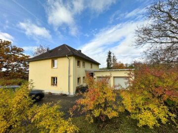 Voll vermietet und teilsaniert! Zweifamilienhaus mit ELW in Ortsrandlage! 96476 Bad Rodach, Zweifamilienhaus